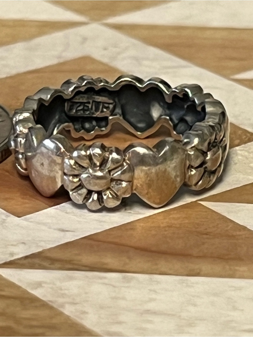 Vintage 1970 Sterling Silver Heart & Daisy ring